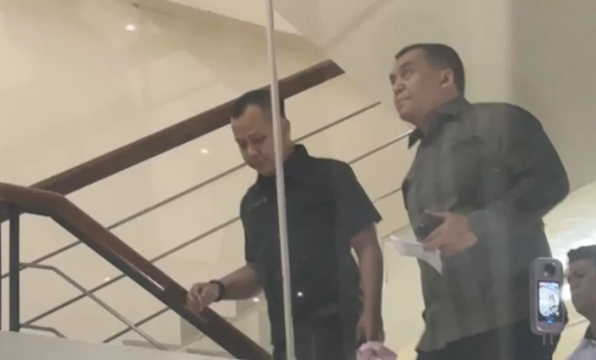 Jelang Tengah Malam, Wamen Imipas Silmy Karim Resmi Menyerahkan Diri ke KPK